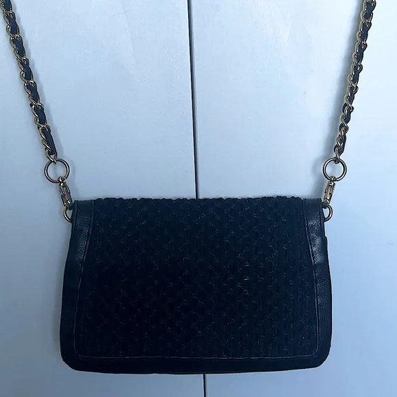 COPY - Tory Burch black shoulder purse with gold chain - Picture 7 of 7